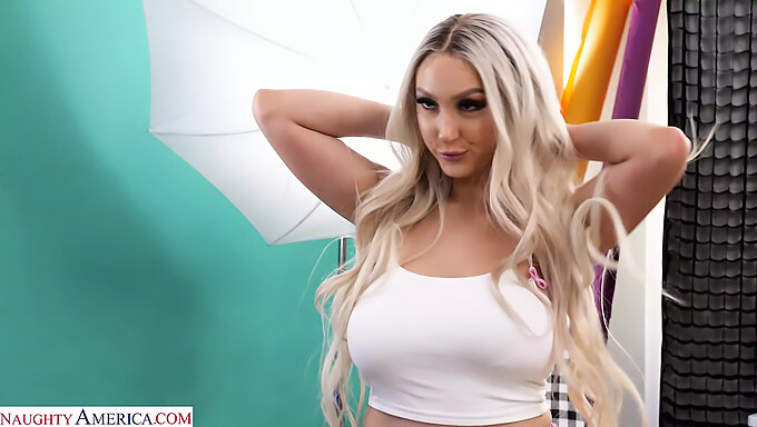 Skylar Vox Zeigt Ihre Natürlichen Vorzüge In Naughty America Video