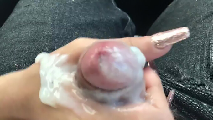 Video Pov Cu O Adolescentă Care Înghite Sperma După Oral Și Handjob