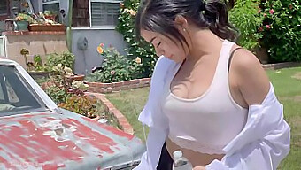 Video Buatan Savannah Sixx Menampilkan Payudara Sempurnanya Dan Keterampilan Seksualnya.