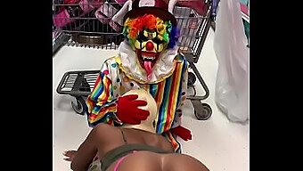 Sexe En Groupe Public Avec Un Clown Et Une Nana Au Gros Cul