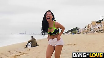 A Beleza Latina Canela Skin Desfruta De Sexo Anal No Parque