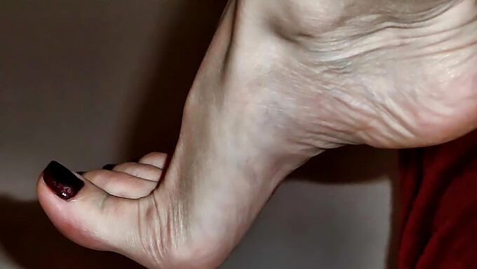 Compilation De Vidéos De Fétichisme Des Pieds Mettant En Vedette Des Arches Féminines