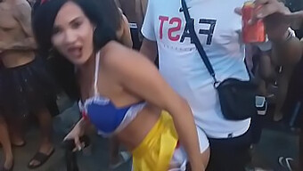 A Estrela Pornô Marrom Bianca Das Neves No Bloco De Cachaça Arrasta Seu Fã Para Foder