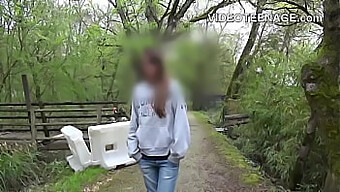 Erstes Mal Vor Der Kamera: Teengirls Zeigen Ihre Amateur-Sexkünste