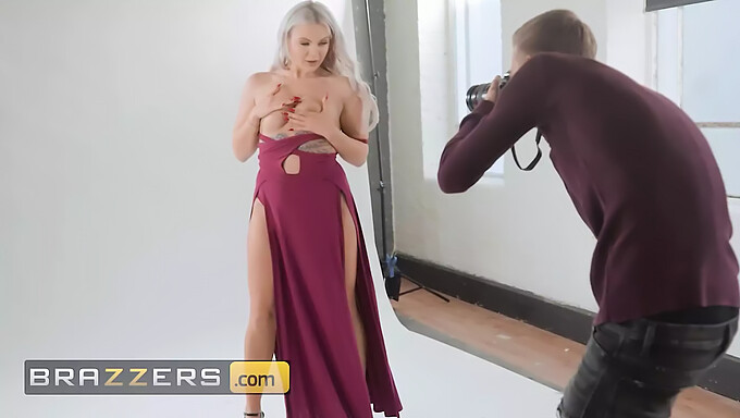 Ședința Foto A Blondei Lana Rose Se Transformă Într-O Sesiune De Sex Sălbatic