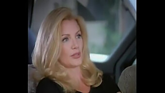 L'Incontro Appassionato Di Shannon Tweed Con Dawn In Un Film Sensuale